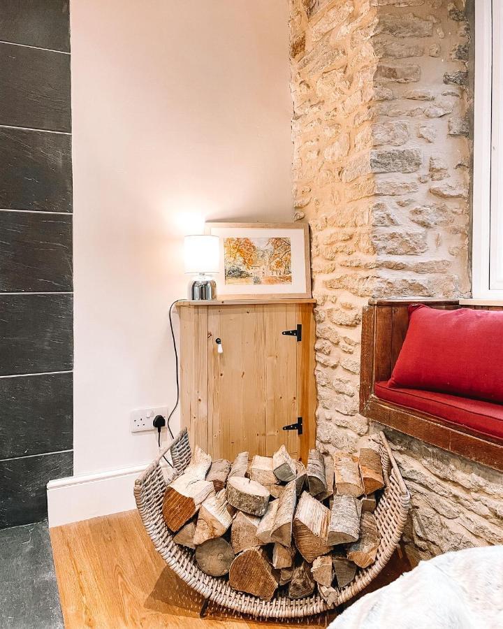 Cotswold Coombe Cottage Wotton-under-Edge Exterior foto